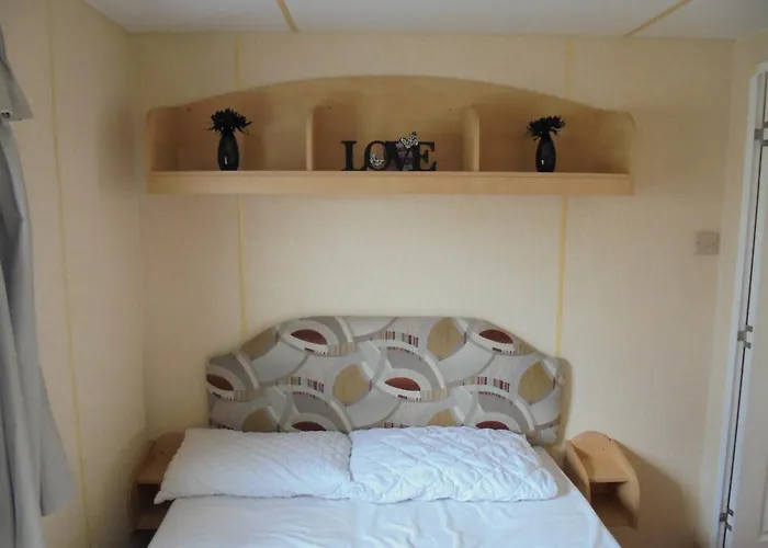 Sealands : Maple:- 6 Berth, Access To The Beach